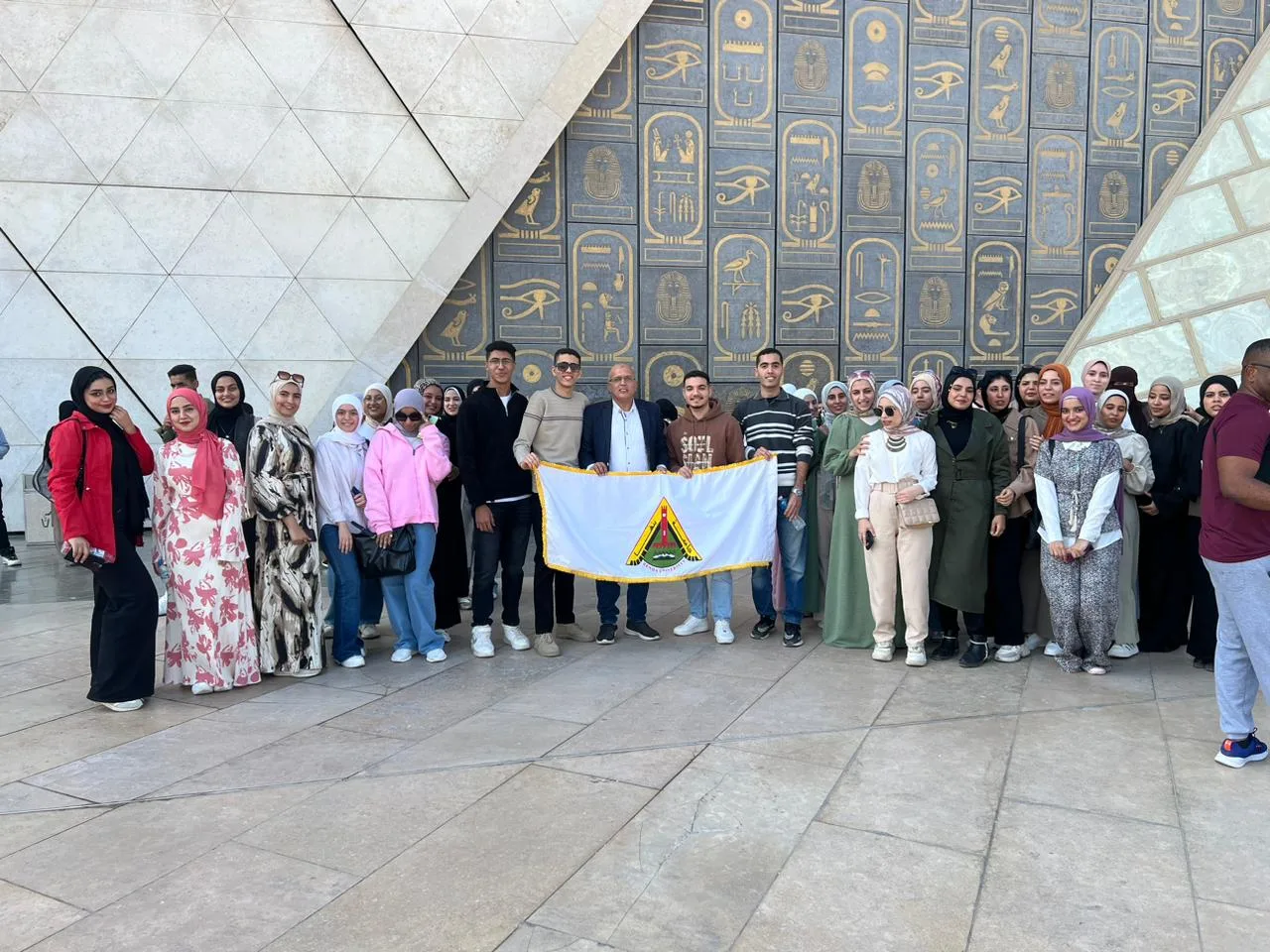 جامعة بنها تربط طلابها بتاريخ مصر برحلات ملهمة إلى المتحف المصري الكبير