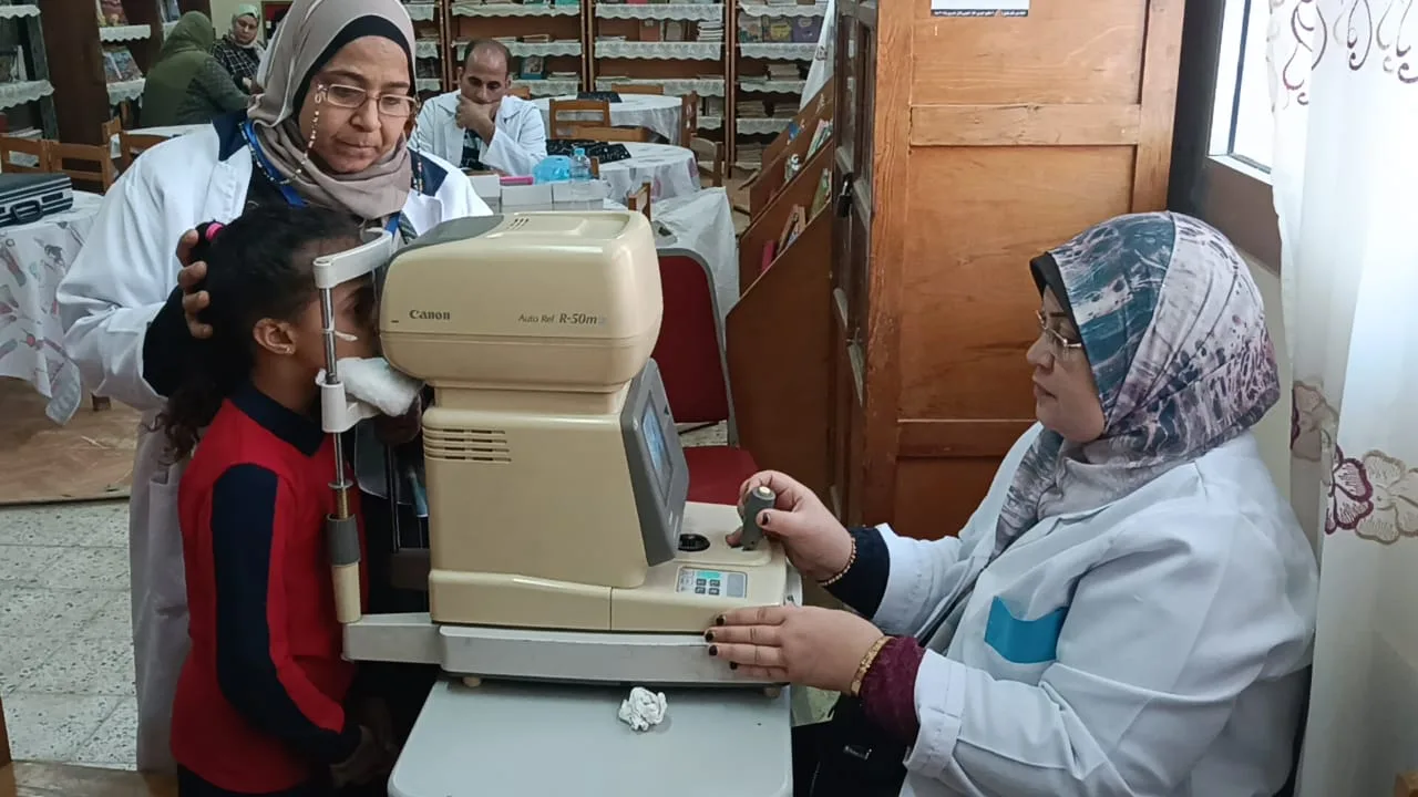 جامعة بنها تنظم قافلة طبية لطلاب مدرسة ميت الدريج الابتدائية بكفر شكر وتجرى 288 كشفًا مجانيًا