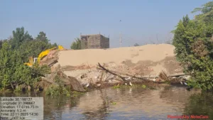 محافظ القليوبية يتابع إزالة 12 حالة تعدٍ "مغمورة بالمياه " بفرع رشيد بالقناطر الخيرية