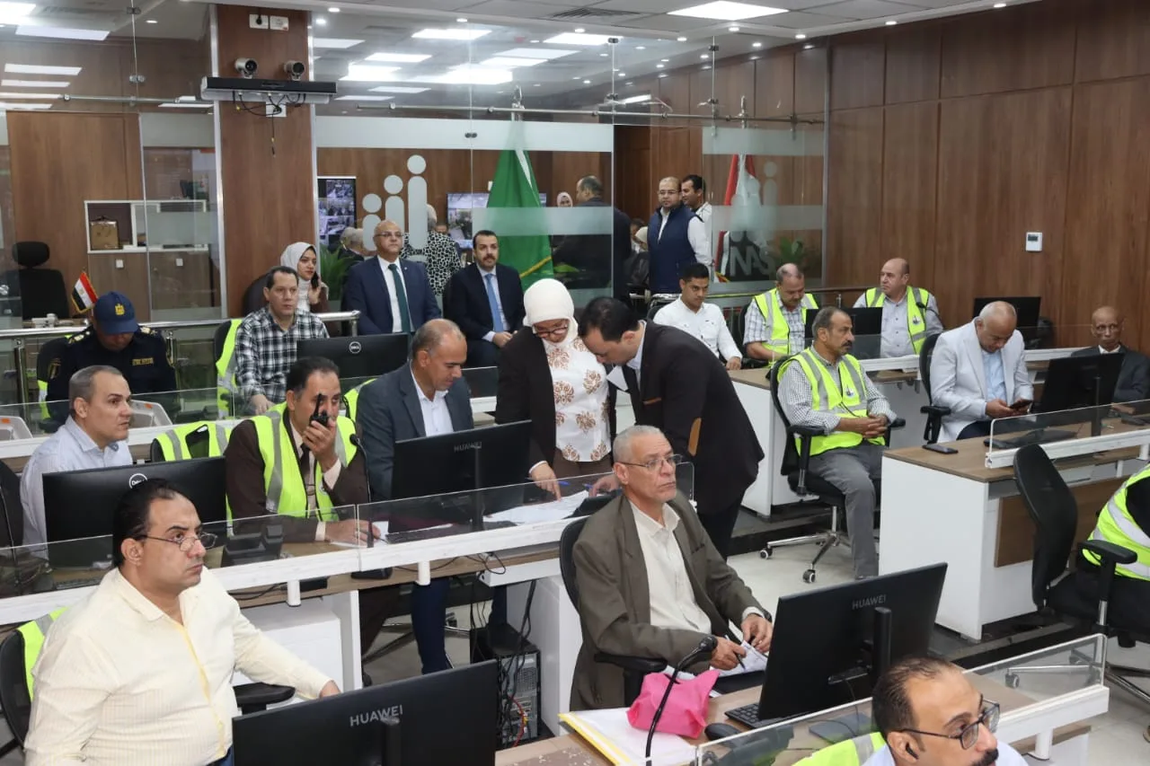 محافظ القليوبية يتابع سير العملية الانتخابية لمجلس النواب من غرفة الشبكة الوطنية