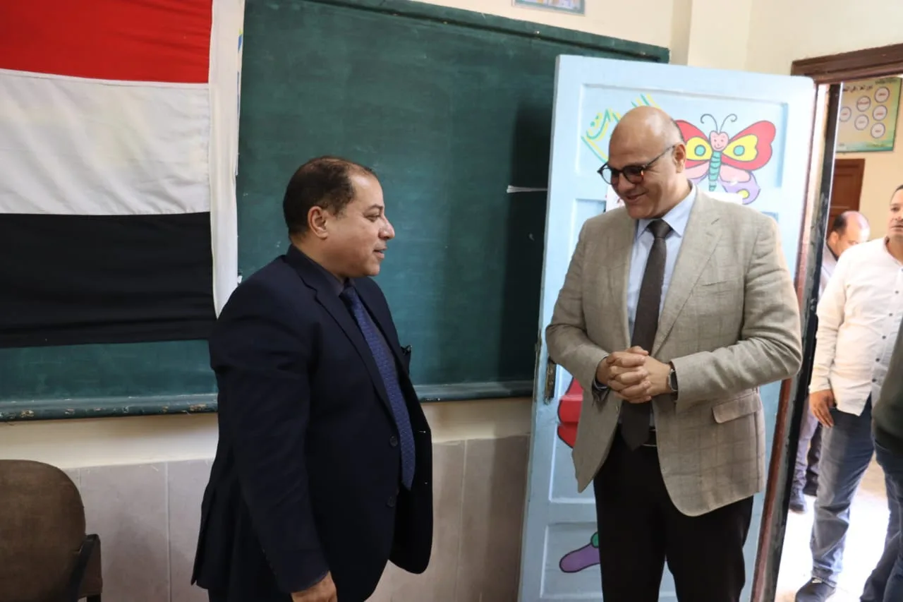 محافظ القليوبية يتفقد لجان انتخابية بمدينة بنها في اليوم الثاني لانتخابات مجلس النواب ويشيد بـ"وعي الناخبين"