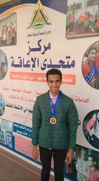 رئيس جامعة بنها يهنئ الطالب أحمد صابر لفوزه بالمركز الأول في بطولة الجمهورية