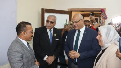 جولة موسعة لمحافظ القليوبية داخل اللجان.. وإشادة بدور المرأة في الانتخابات جولة موسعة لمحافظ القليوبية داخل اللجان.. وإشادة بدور المرأة في الانتخابات
