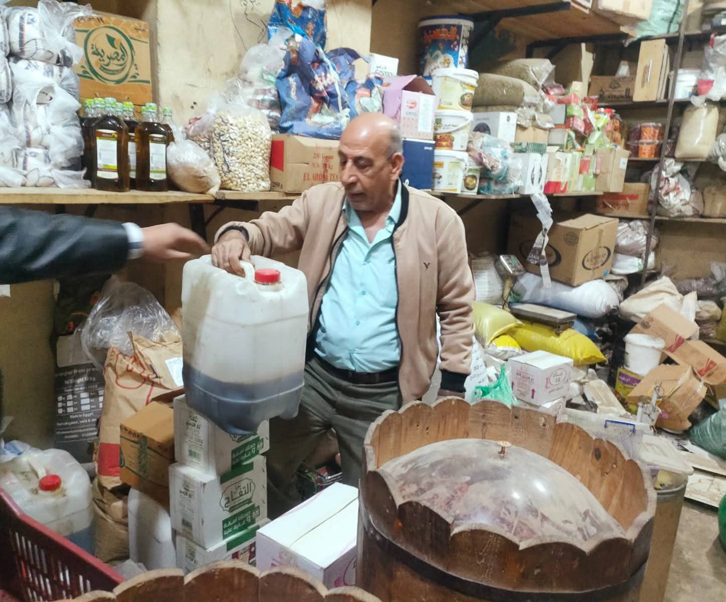 حملة تموينية مكبرة بالقليوبية تُسقط شبكات غش وتضبط عشرات المخالفات في 7 مدن