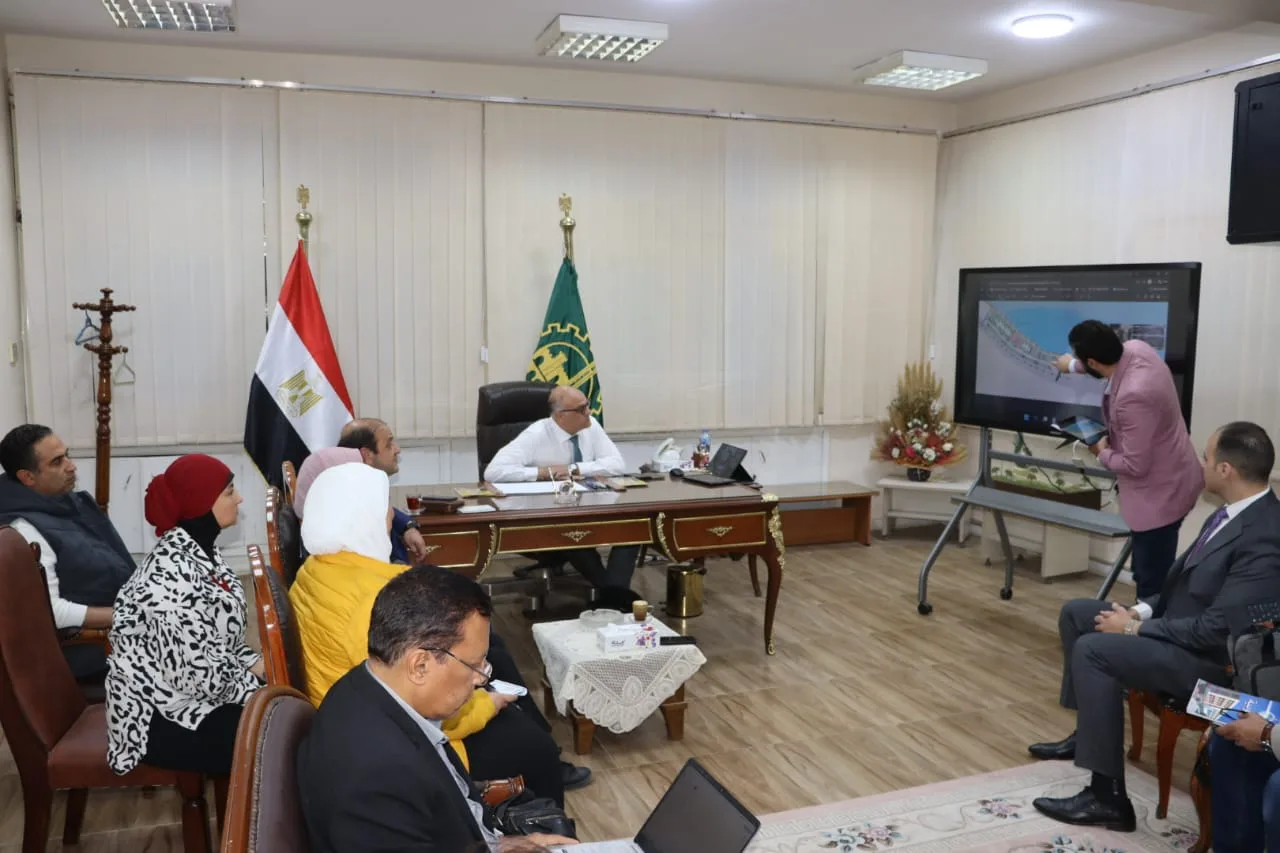 محافظ القليوبية يتابع آخر التطورات في مشروع "ممشى أهل مصر" ببنها