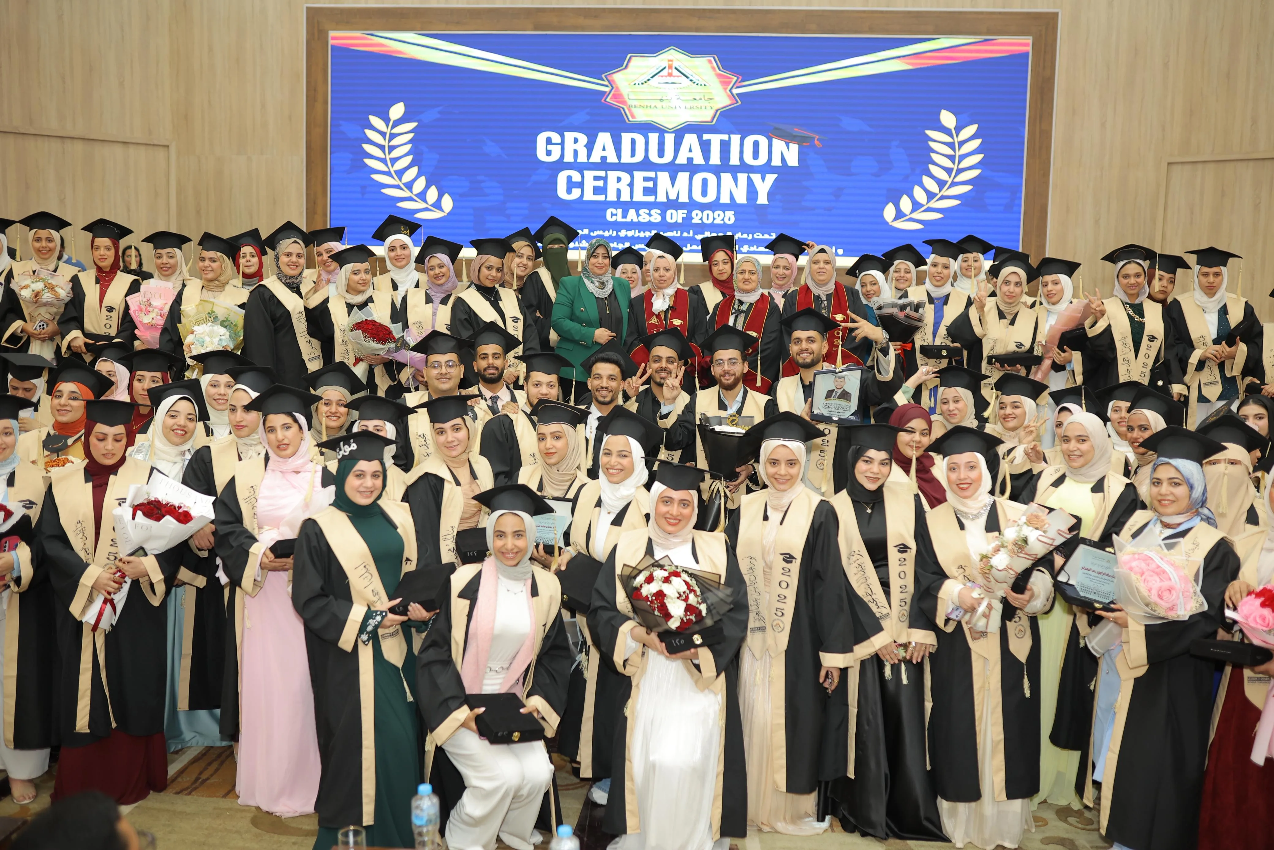 رئيس جامعة بنها يشهد حفل تخرج دفعة جديدة من طلاب كلية التمريض