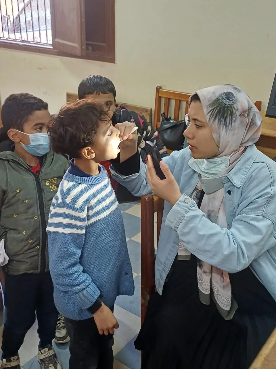 جامعة بنها تنظم قافلة طبية بمدرسة كفر عامر ورضوان الابتدائية المشتركة بكفر شكر
