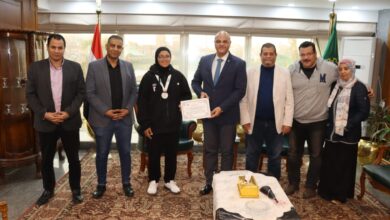 محافظ القليوبية يكرم البطلة جنة صليح لحصولها على برونزية قذف القرص بدورة الألعاب الأفريقية محافظ القليوبية يكرم البطلة جنة صليح لحصولها على برونزية قذف القرص بدورة الألعاب الأفريقية