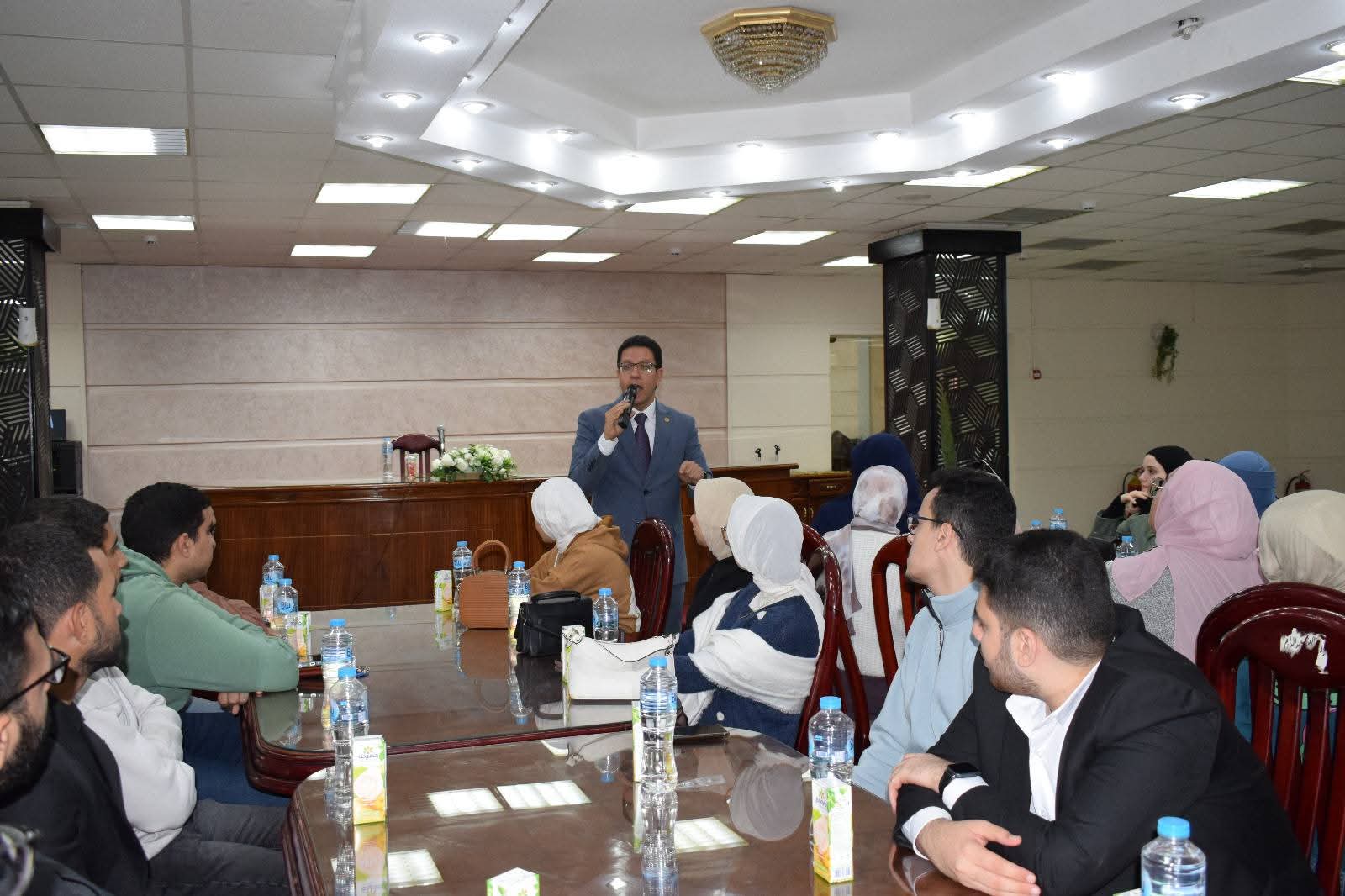 رئيس جامعة بنها: المعيد شريك أساسي في إثراء العملية التعليمية والتواصل العلمي