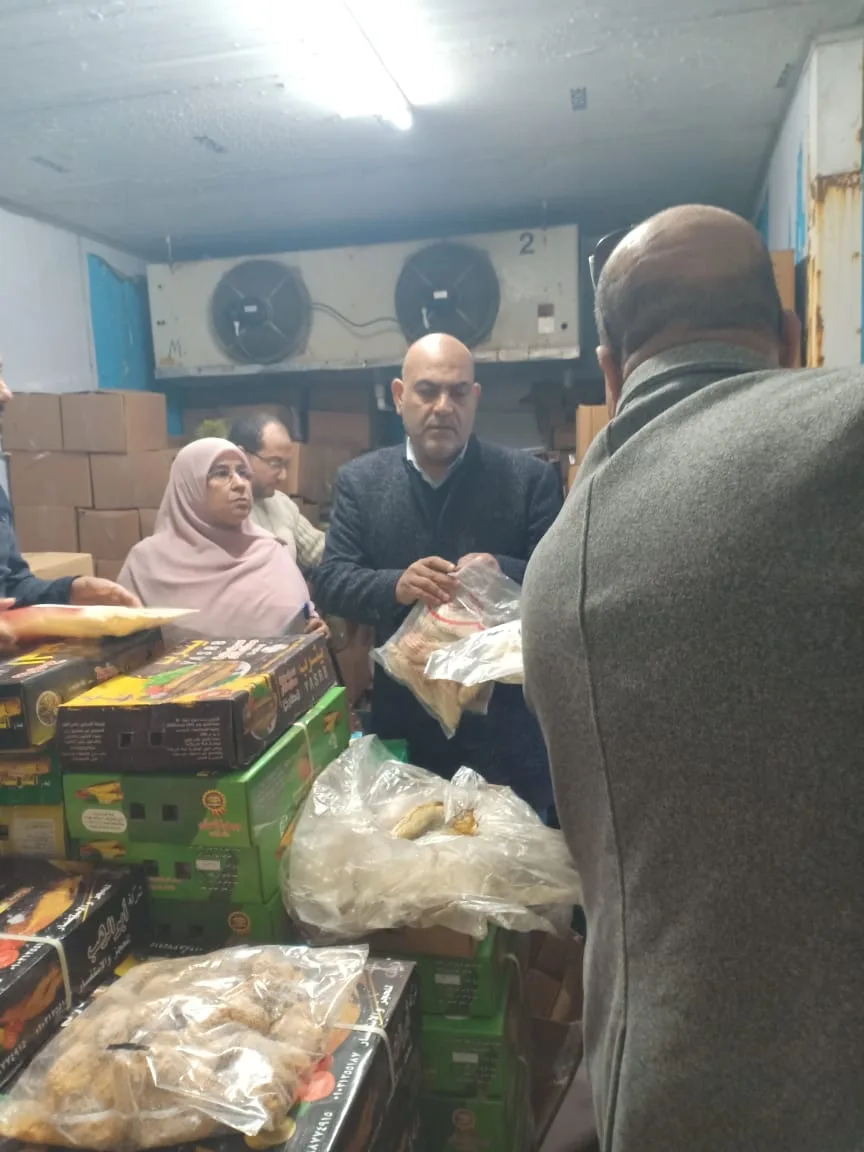 ضبط طن ونصف استربس دواجن وبسطرمة مجهولة المصدر في حي شرق شبرا الخيمة