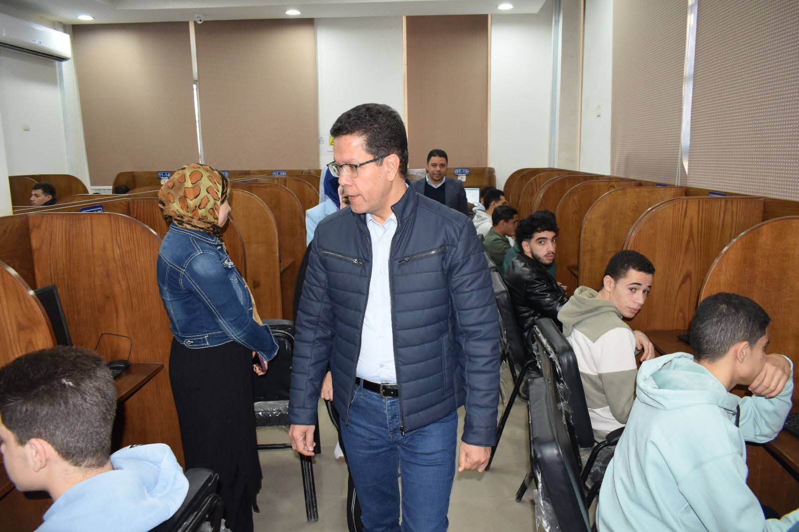 رئيس جامعة بنها يتفقد امتحانات كليتي التمريض والتربية رئيس جامعة بنها يتفقد امتحانات كليتي التمريض والتربية