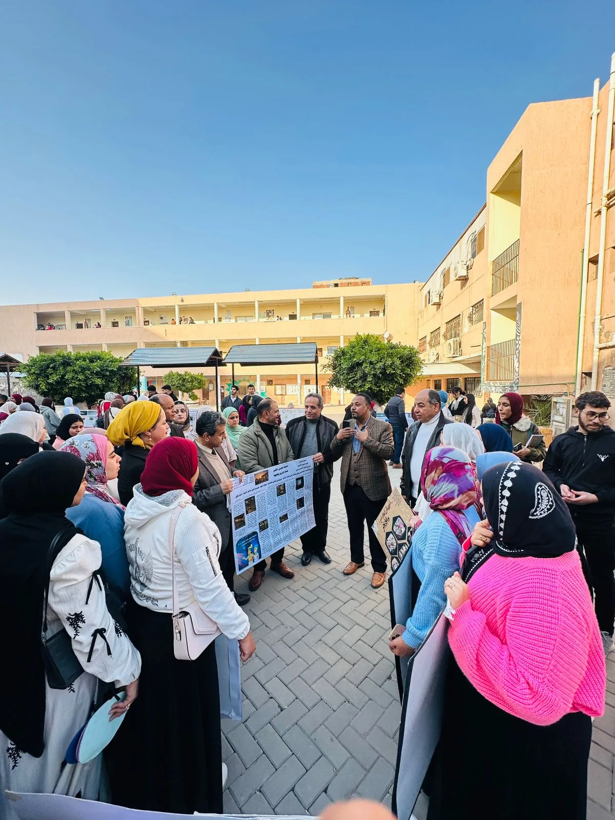 معرض التدريب الميداني لطلاب الإعلام التربوي بجامعة بنها: إبداع طلابي وربط بين النظرية والتطبيق