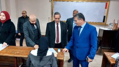 نائب رئيس جامعة بنها يتفقد امتحانات الفصل الدراسي الأول بكلية العلوم
