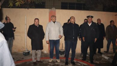 محافظ القليوبية ومدير الأمن يتابعان ميدانيًا السيطرة على حريق مخزن كراتين البيض بالعبور