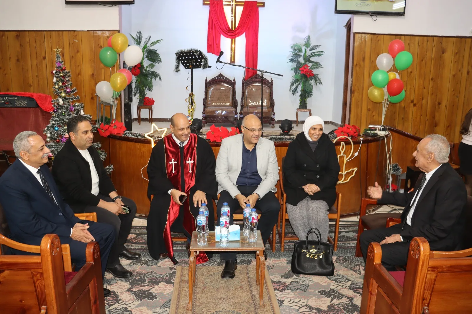 محافظ القليوبية يتفقد عدداً من الكنائس ببنها ويقدم التهنئة للأخوة المسيحيين