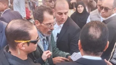 مدبولي يستجيب لمواطن ويأمر بعودته إلى عمله خلال جولته التفقدية بشبين القناطر