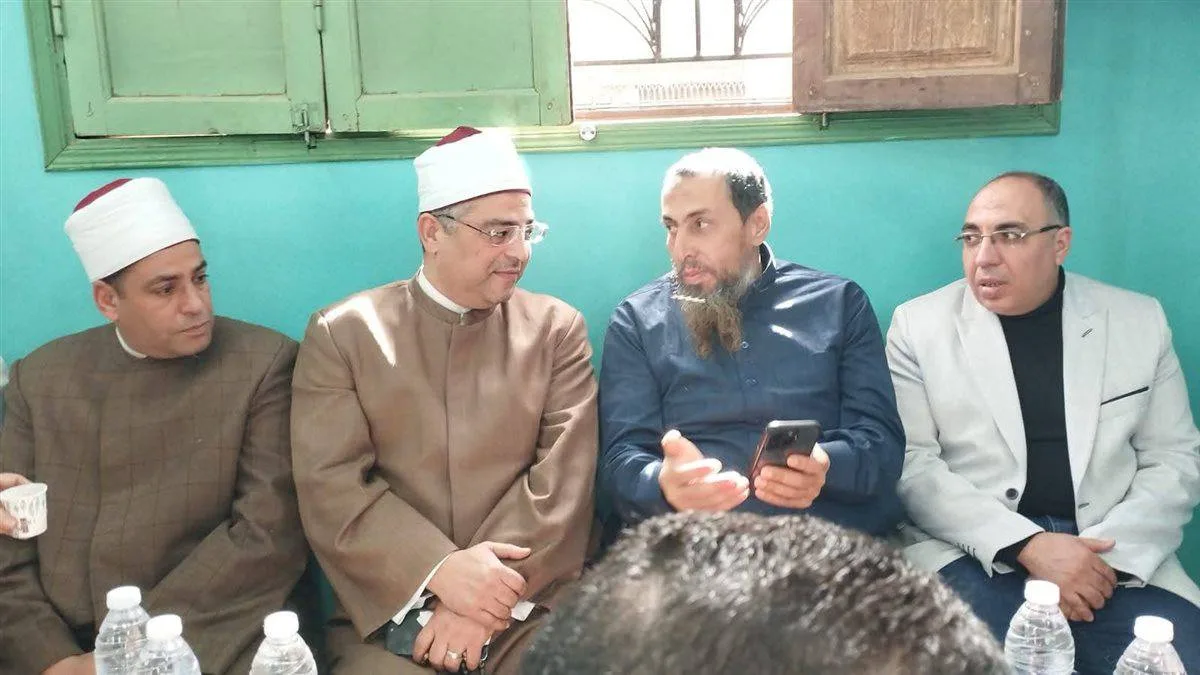 في لفتة إنسانية.. وزارة الأوقاف تقدم العزاء لأسر ضحايا فاجعة ميت عاصم
