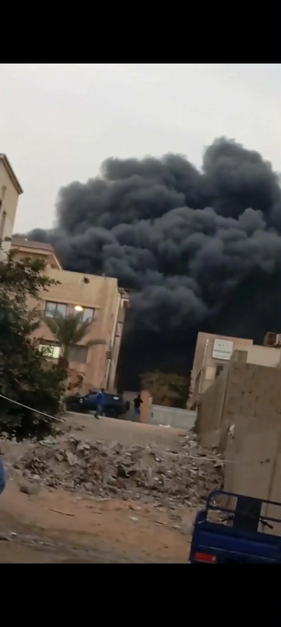 حريق هائل يلتهم مصنعًا بالمنطقة الصناعية في العبور
