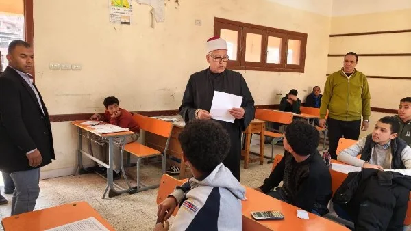 رئيس منطقة القليوبية الأزهرية يتفقد لجان امتحانات الشهادة الإعدادية رئيس منطقة القليوبية الأزهرية يتفقد لجان امتحانات الشهادة الإعدادية