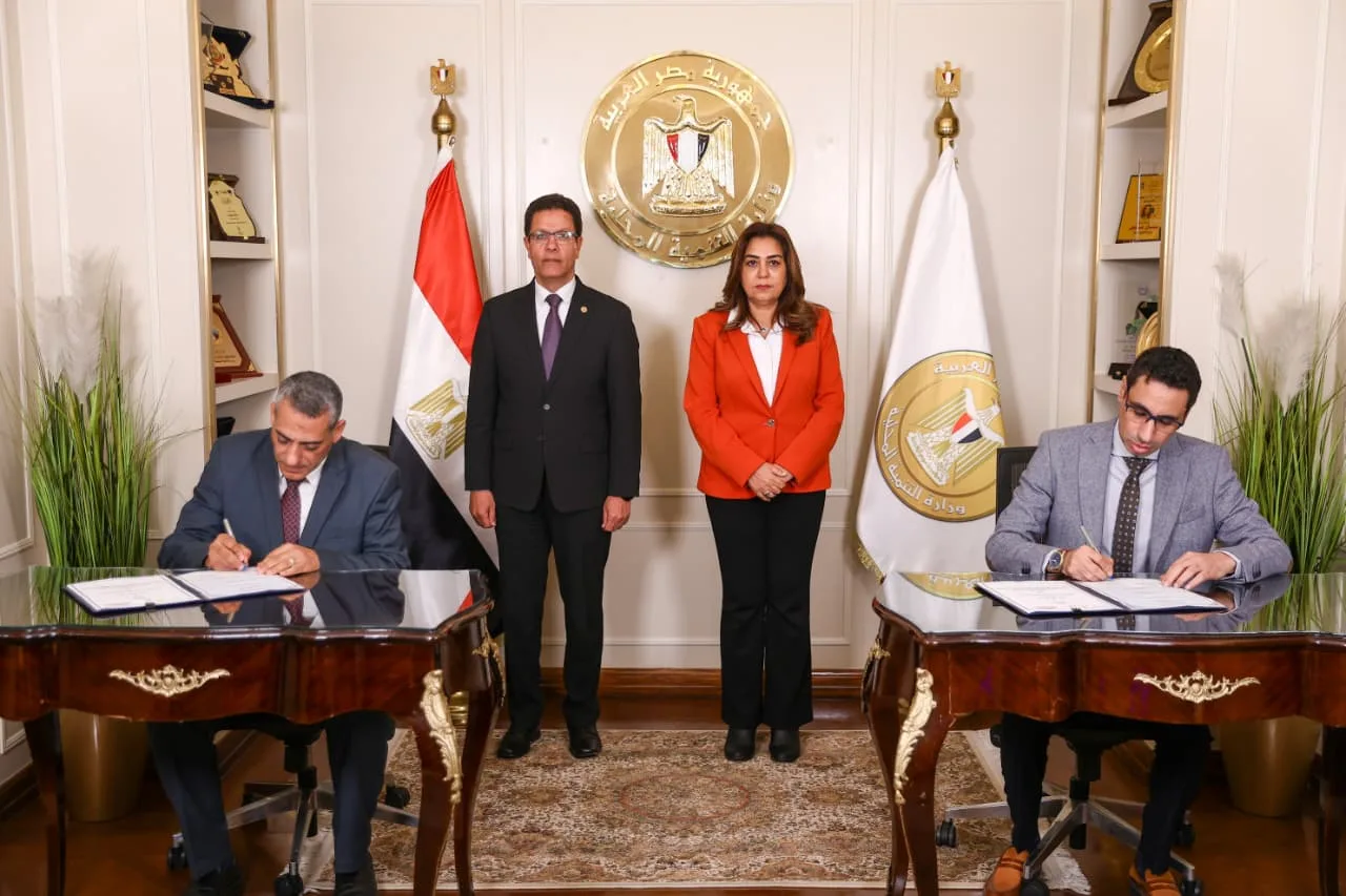 وزيرة التنمية المحلية ورئيس جامعة بنها يشهدان توقيع بروتوكول تعاون لإعداد كوادر المحليات