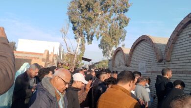 أهالي بنها يشيعون جثمان طالب قتل على يد صديقه بقرية الرملة أهالي بنها يشيعون جثمان طالب قتل على يد صديقه بقرية الرملة