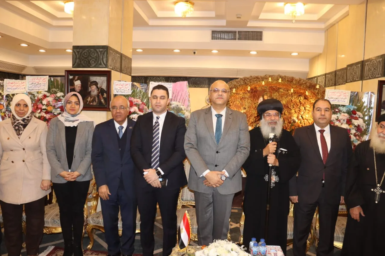 محافظ القليوبية ومدير الأمن يقدمان التهنئة بعيد الميلاد المجيد بالكنيسة المطرانية ببنها محافظ القليوبية ومدير الأمن يقدمان التهنئة بعيد الميلاد المجيد بالكنيسة المطرانية ببنها