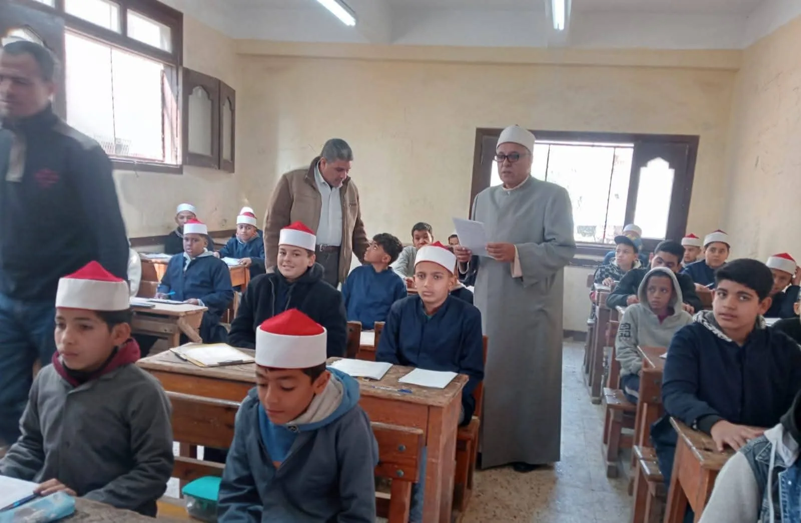 رئيس القليوبية الأزهرية يتفقد لجان امتحانات النقل بالقناطر الخيرية