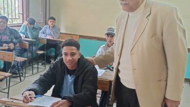 مدير تعليم القليوبية يتفقد انضباط لجان مدرسة التجارة المتقدمة ببنها