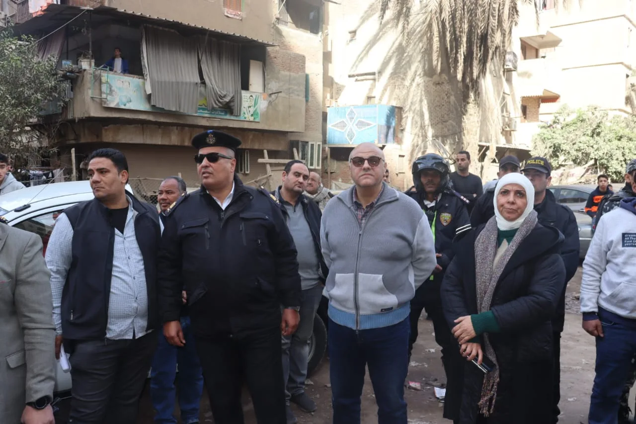 محافظ القليوبية يقود حملة مكبرة لإزالة برجين مخالفين بشبرا الخيمة