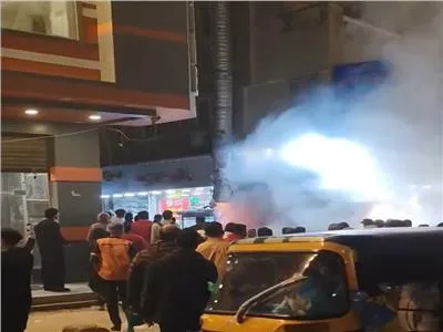 النار اشتعلت فجأة.. وتدخل بطولي يُنهي حريق مدخنة مطعم بشبرا الخيمة
