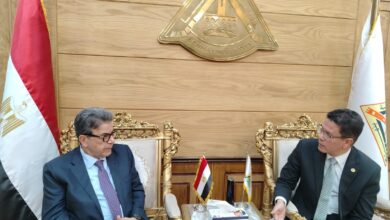 رئيس جامعة بنها ونقيب الأطباء البيطريين يبحثان تدريب الخريجين وتحويل البحث العلمي إلى مشروعات رئيس جامعة بنها ونقيب الأطباء البيطريين يبحثان تدريب الخريجين وتحويل البحث العلمي إلى مشروعات
