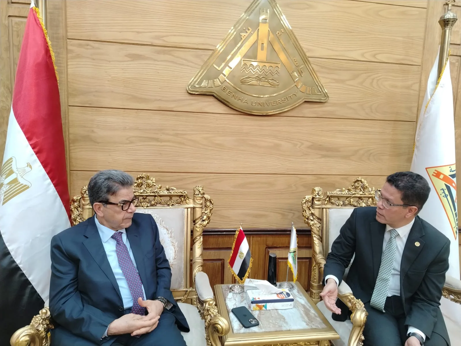 رئيس جامعة بنها ونقيب الأطباء البيطريين يبحثان تدريب الخريجين وتحويل البحث العلمي إلى مشروعات