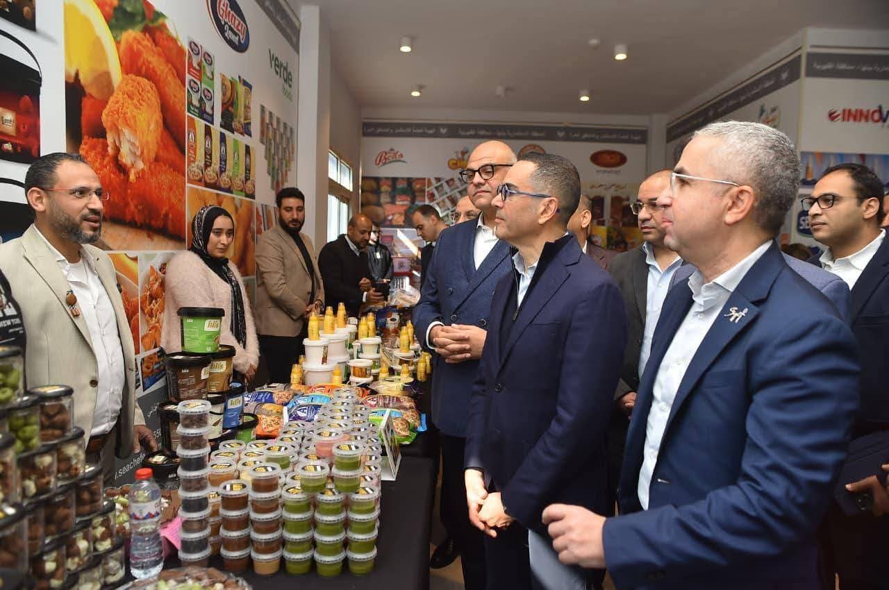 وزير الاستثمار يلتقي مستثمري المنطقة الاستثمارية ببنها ويؤكد التوسع في المناطق الاستثمارية وتسريع إصدار التراخيص وزير الاستثمار يلتقي مستثمري المنطقة الاستثمارية ببنها ويؤكد التوسع في المناطق الاستثمارية وتسريع إصدار التراخيص