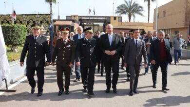 محافظ القليوبية يضع إكليلاً من الزهور على النصب التذكاري لشهداء الشرطة محافظ القليوبية يضع إكليلاً من الزهور على النصب التذكاري لشهداء الشرطة