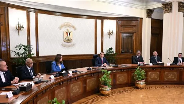 رئيس الوزراء يوجه المحافظين بمراقبة الأداء الميداني والحزم في حماية الأراضي خلال رمضان