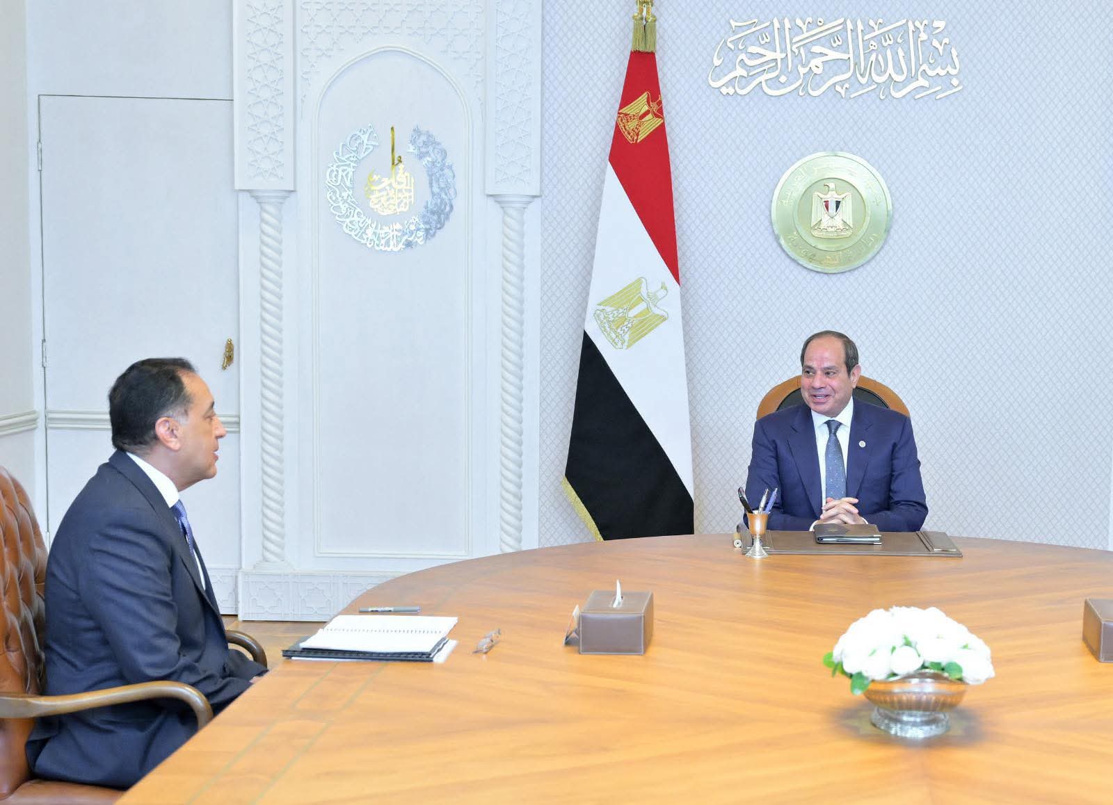السيسي يتشاور مع رئيس الوزراء بشأن تعديل وزاري على تشكيل الحكومة السيسي يتشاور مع رئيس الوزراء بشأن تعديل وزاري على تشكيل الحكومة