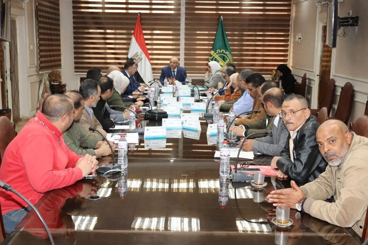 محافظ القليوبية يجتمع بصندوق التنمية الحضرية لتذليل المعوقات أمام مشروع تطوير عواصم المدن