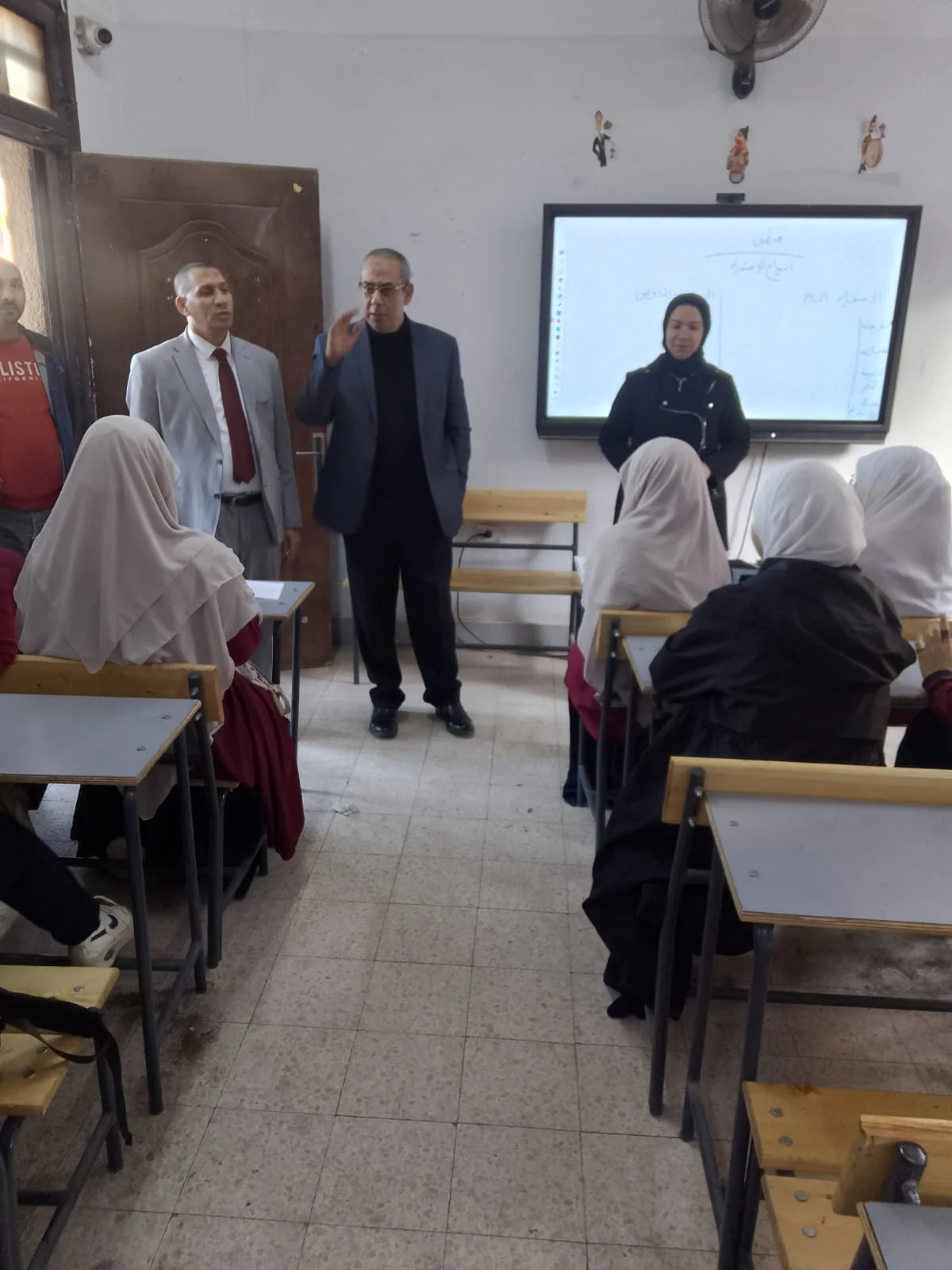 تعليم القليوبية في الميدان.. متابعة دقيقة لانتظام الدراسة ببنها وتأكيد على بيئة تعليمية آمنة تعليم القليوبية في الميدان.. متابعة دقيقة لانتظام الدراسة ببنها وتأكيد على بيئة تعليمية آمنة