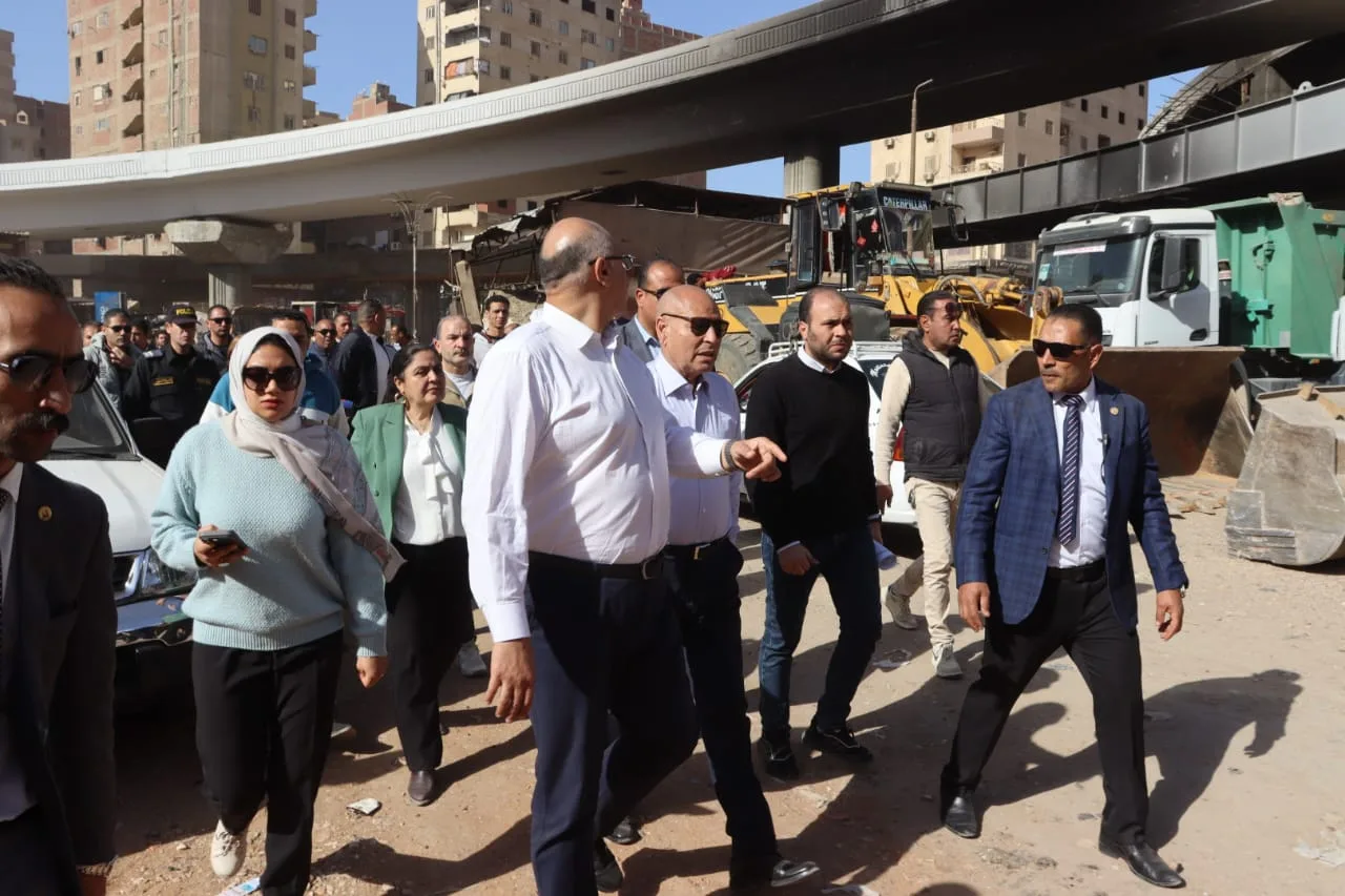 محافظا القليوبية والقاهرة يقودان حملة موسعة لرفع الإشغالات والمواقف العشوائية بمنطقة «المرج» محافظا القليوبية والقاهرة يقودان حملة موسعة لرفع الإشغالات والمواقف العشوائية بمنطقة «المرج»