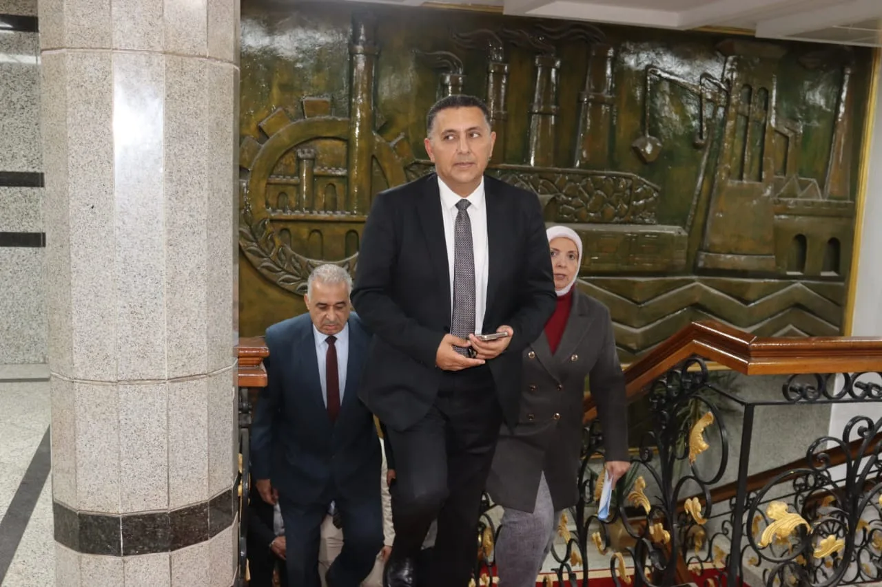 "سأبذل أقصى جهدي لخدمة المواطنين".. حسام الدين عبد الفتاح يبدأ مهامه محافظًا للقليوبية