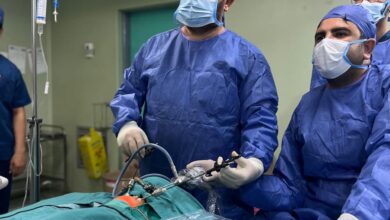 فريق طبي ببنها ينقذ رضيعًا من عيب خلقي معقد بالمريء دون جراحة صدر