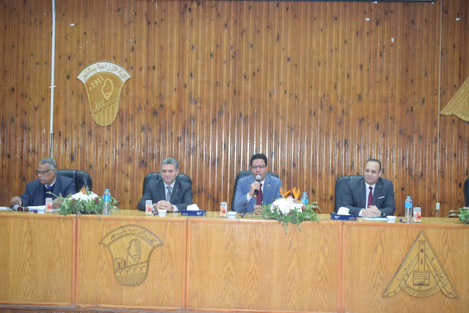 رئيس جامعة بنها يترأس مجلس كلية الزراعة ويكرم عمداء الكلية السابقين رئيس جامعة بنها يترأس مجلس كلية الزراعة ويكرم عمداء الكلية السابقين