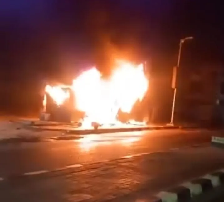 إخماد حريق كرفانات الإشراف بالعبور الجديدة ومنع امتداده للمناطق المجاورة إخماد حريق كرفانات الإشراف بالعبور الجديدة ومنع امتداده للمناطق المجاورة