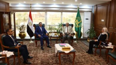 محافظ القليوبية يلتقي رئيس "نهضة مصر" لمتابعة تطوير منظومة النظافة بشبرا الخيمة والخصوص محافظ القليوبية يلتقي رئيس "نهضة مصر" لمتابعة تطوير منظومة النظافة بشبرا الخيمة والخصوص