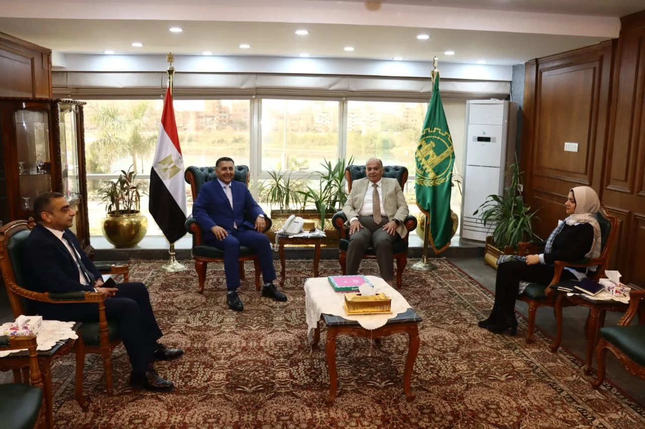 محافظ القليوبية يلتقي رئيس "نهضة مصر" لمتابعة تطوير منظومة النظافة بشبرا الخيمة والخصوص محافظ القليوبية يلتقي رئيس "نهضة مصر" لمتابعة تطوير منظومة النظافة بشبرا الخيمة والخصوص