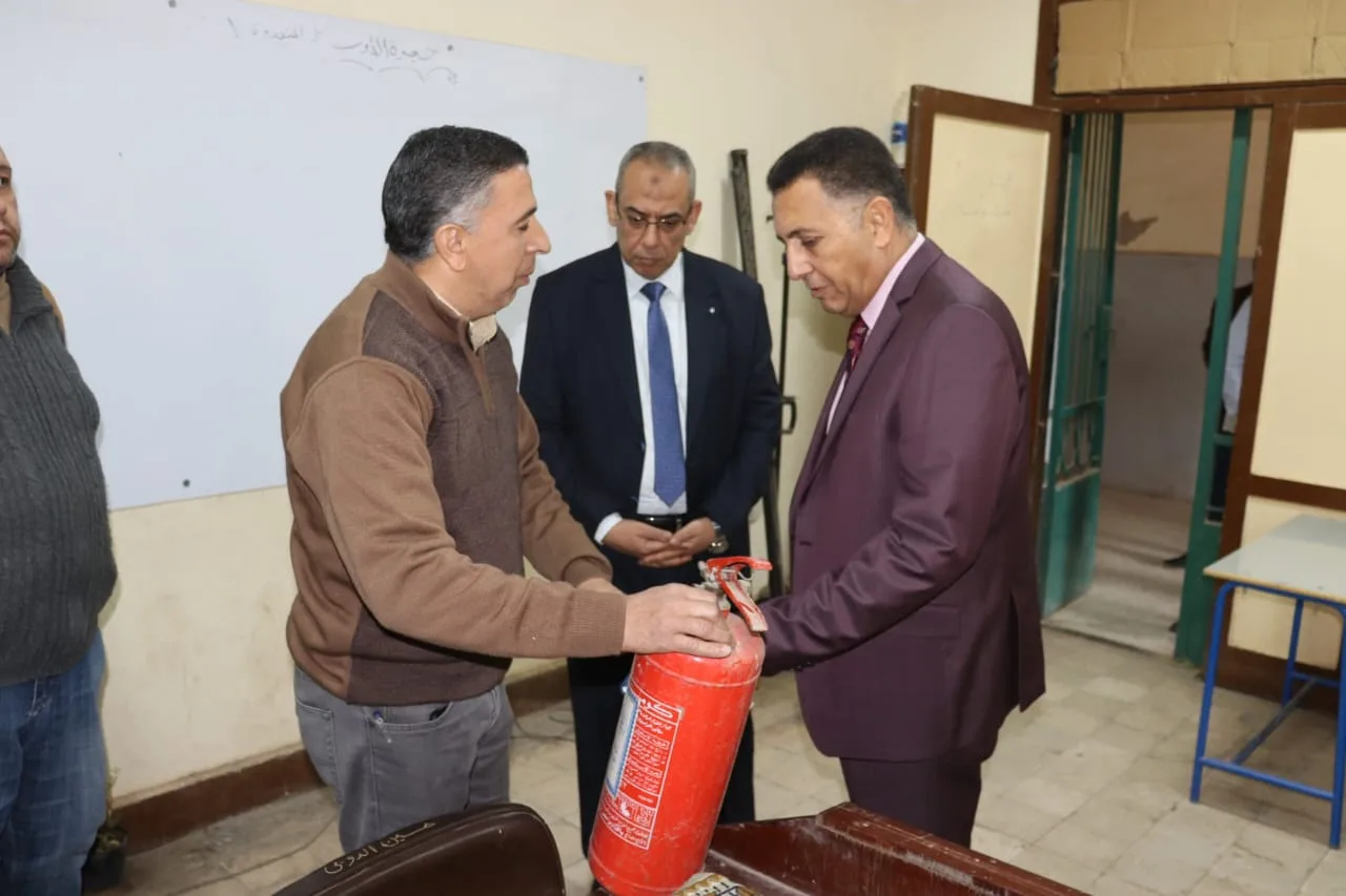 محافظ القليوبية يجري جولة مفاجئة على مدرستين ويتفقد طريق شبين–طوخ محافظ القليوبية يجري جولة مفاجئة على مدرستين ويتفقد طريق شبين–طوخ
