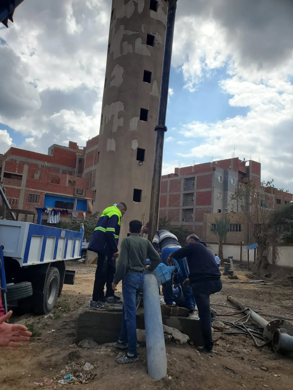 رئيس مياه القليوبية يتابع تركيب طلمبة مياه إضافية بمحطة ميت عاصم رئيس مياه القليوبية يتابع تركيب طلمبة مياه إضافية بمحطة ميت عاصم