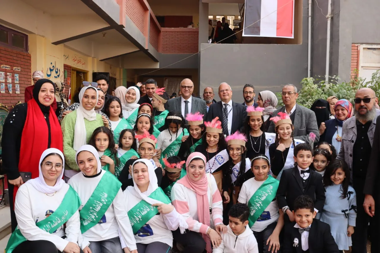 محافظ القليوبية وسفير السويد يتفقدان مبادرة «الفصل الأخضر» بمدرسة القناطر الخيرية الرسمية محافظ القليوبية وسفير السويد يتفقدان مبادرة «الفصل الأخضر» بمدرسة القناطر الخيرية الرسمية