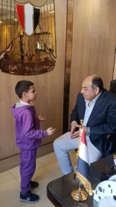 براعم رياض الأطفال في مجمع مدارس الشبان ببنها يهنئون مصطفى عبد الحميد فرج بشهر رمضان المبارك