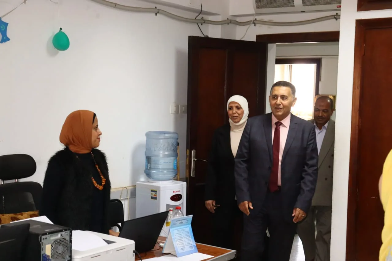محافظ القليوبية يتفقد الديوان العام ويهنئ العاملين بشهر رمضان المبارك محافظ القليوبية يتفقد الديوان العام ويهنئ العاملين بشهر رمضان المبارك